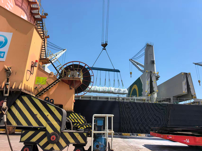 1500 MT magnesium sulphate kieserite granular loading in bulk vessel cabin at Tianjin port