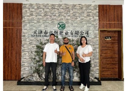 Cliente paquistanês visita fábrica de sulfato de magnésio em Tianjin e experimenta a cultura de Tsimen
